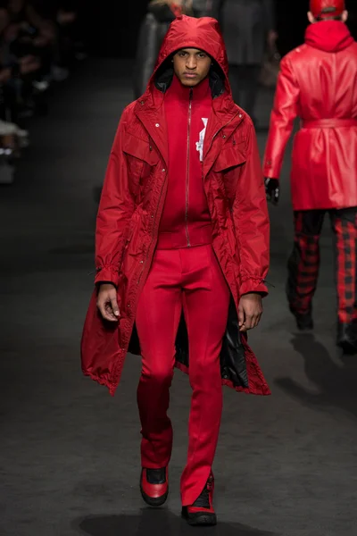 Look 18
